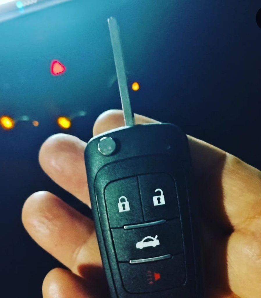 Copia de Llaves de Auto Con Chip y Control Remoto